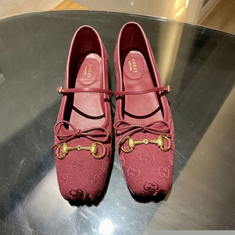 G*u*i flat shoes